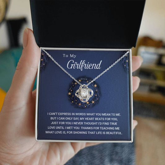 meaningful jewelry gift from boyfriend to girlfriend
